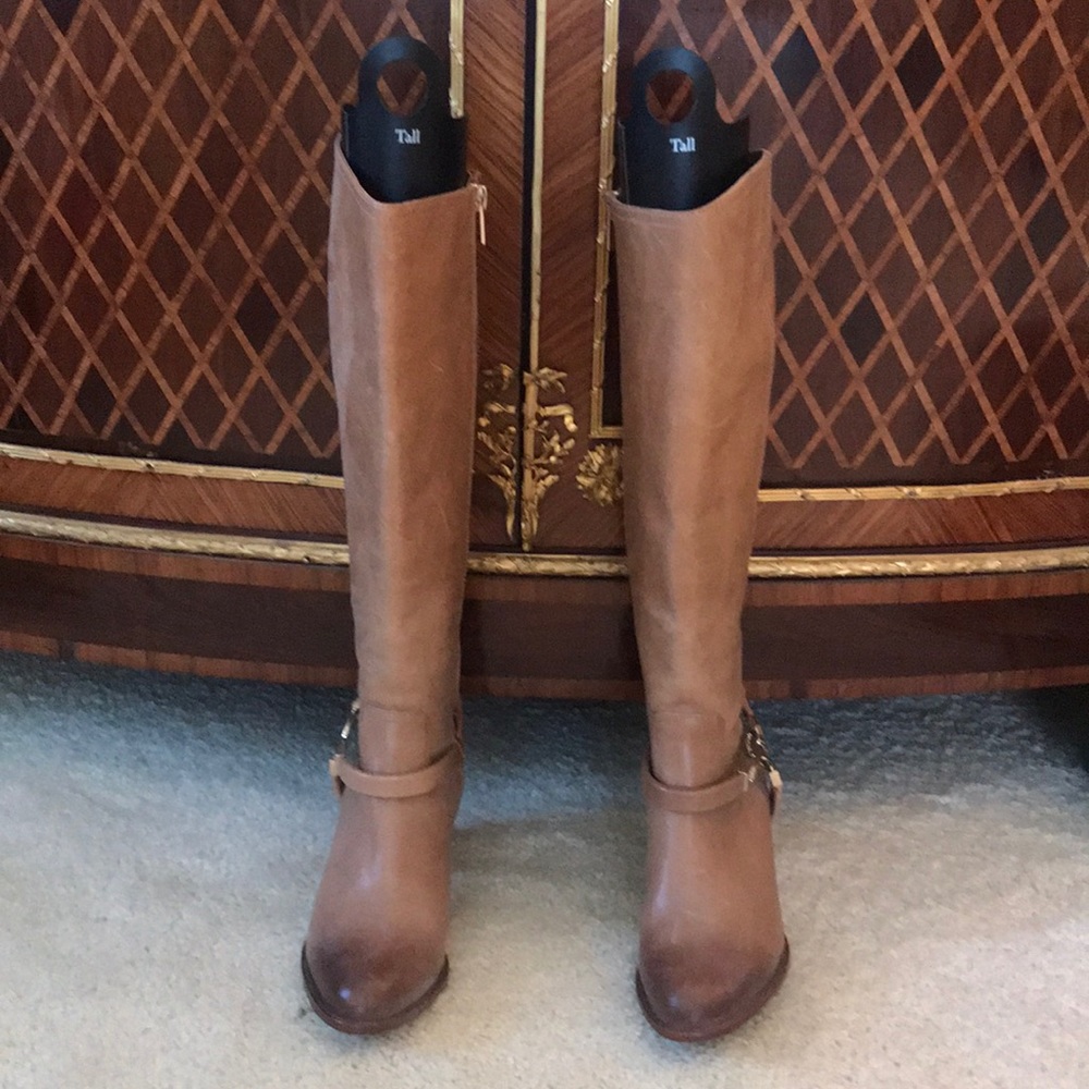 Vince Camuto size 5 tan distressed leather boots.
